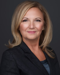 Montreal makeup artist for corporate and business looks