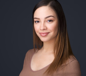 e-commerce makeup artist